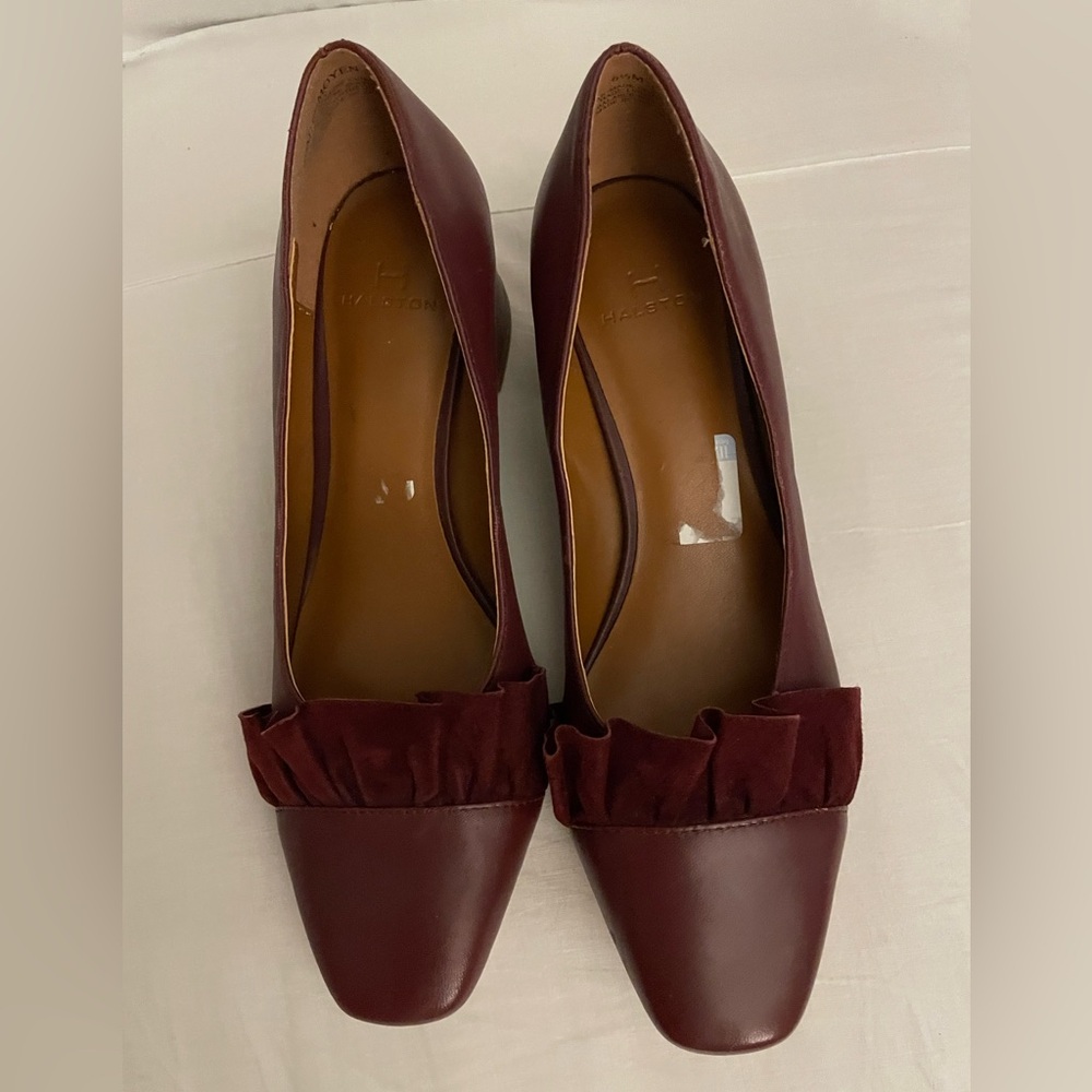 H by Halston Kinsley Burgundy Stacked Heel Pumps SIZE 6.5 NWOT